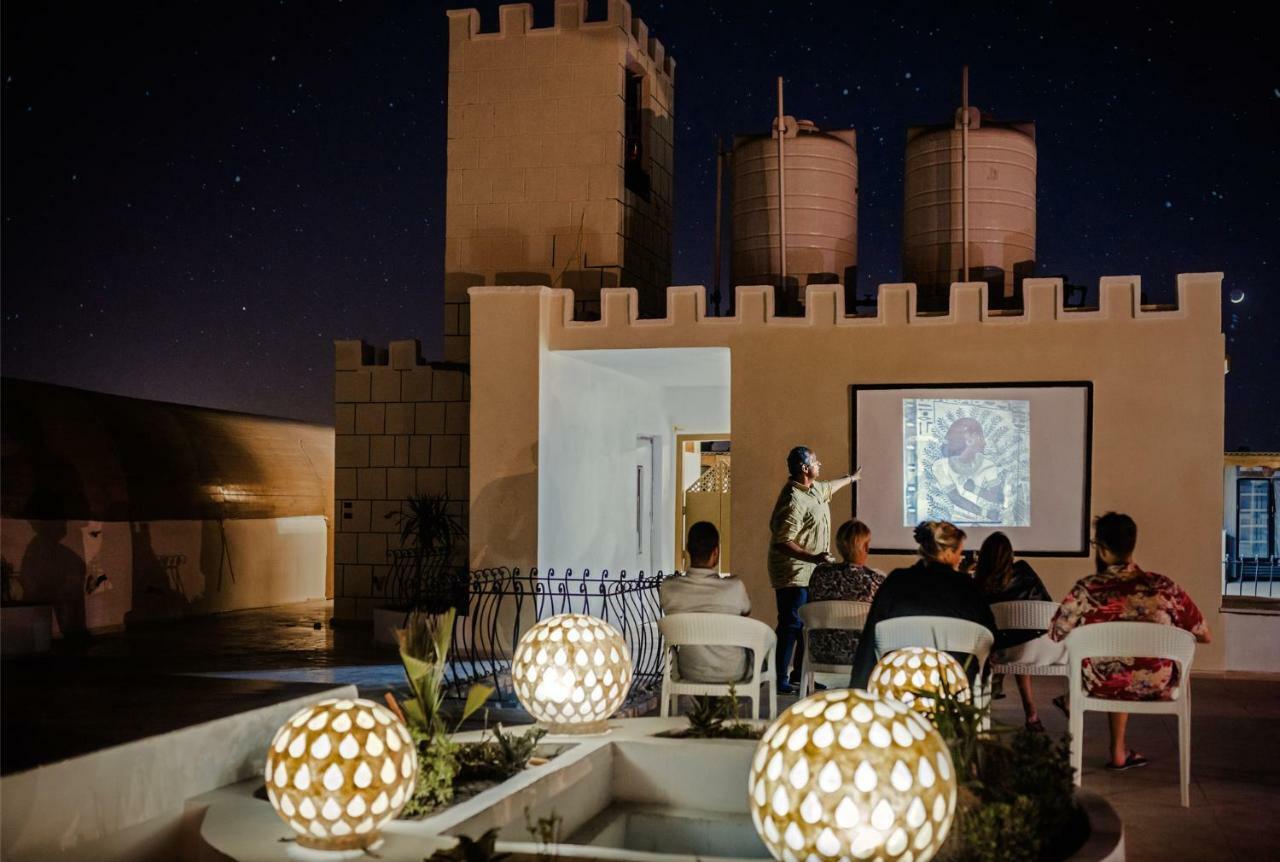 Desert Moon Ghatati Luaran gambar
