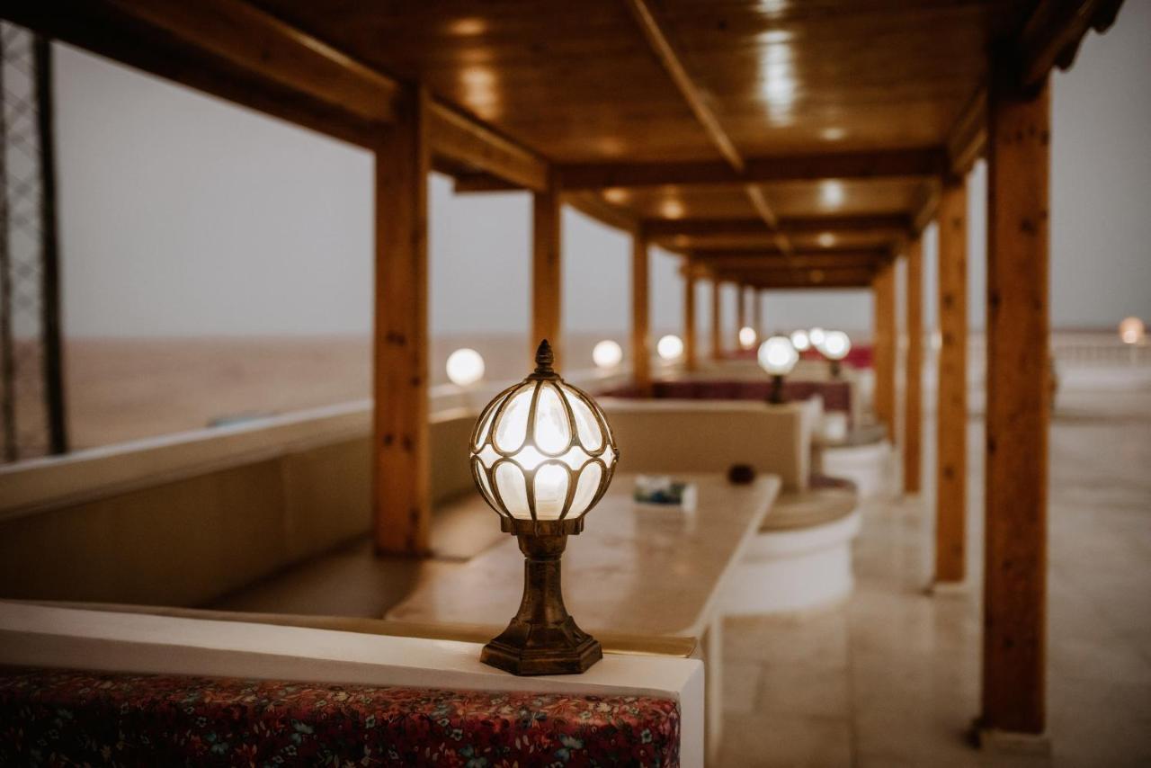 Desert Moon Ghatati Luaran gambar